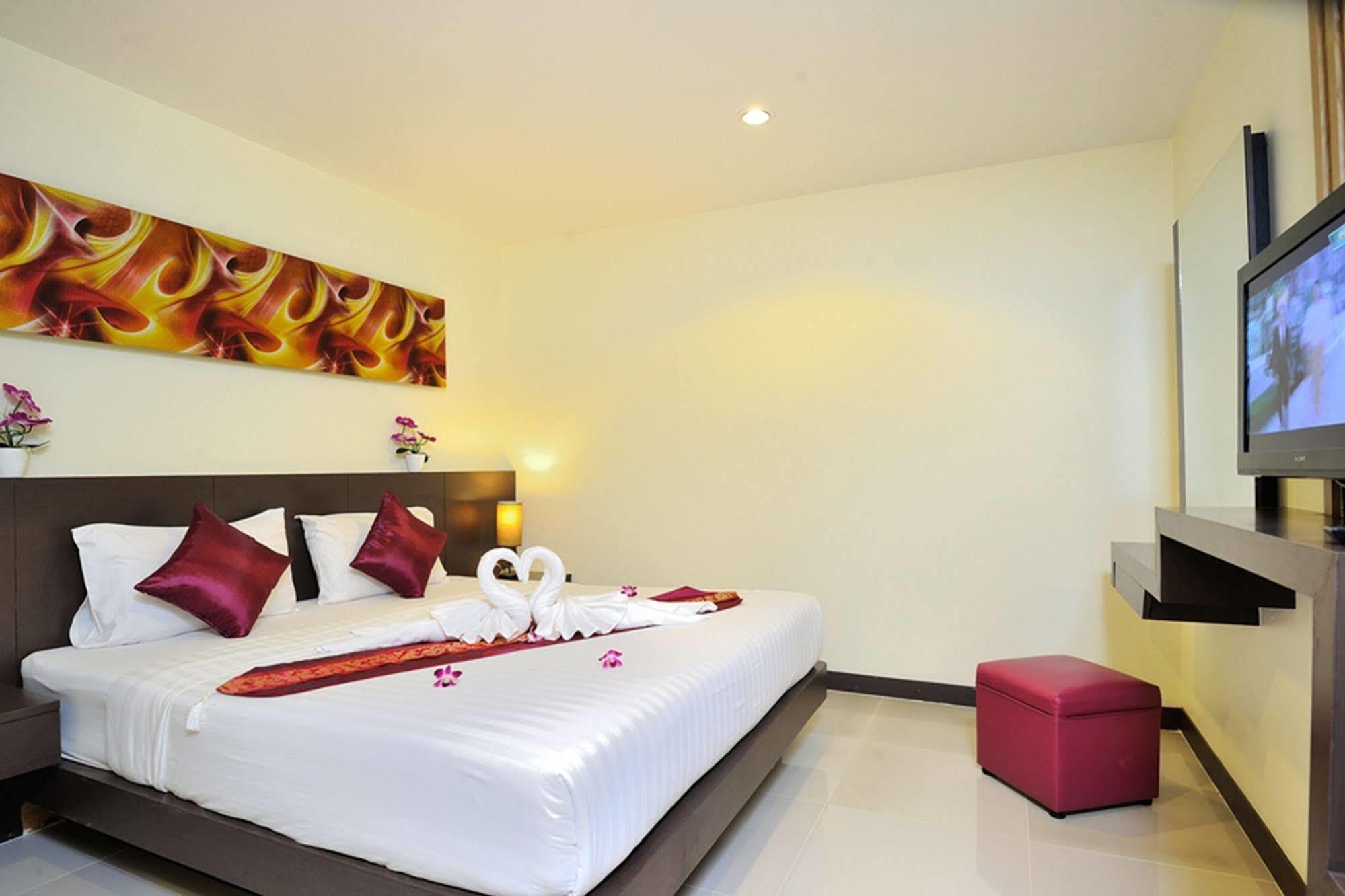 Pimrada Hotel Patong Exterior foto