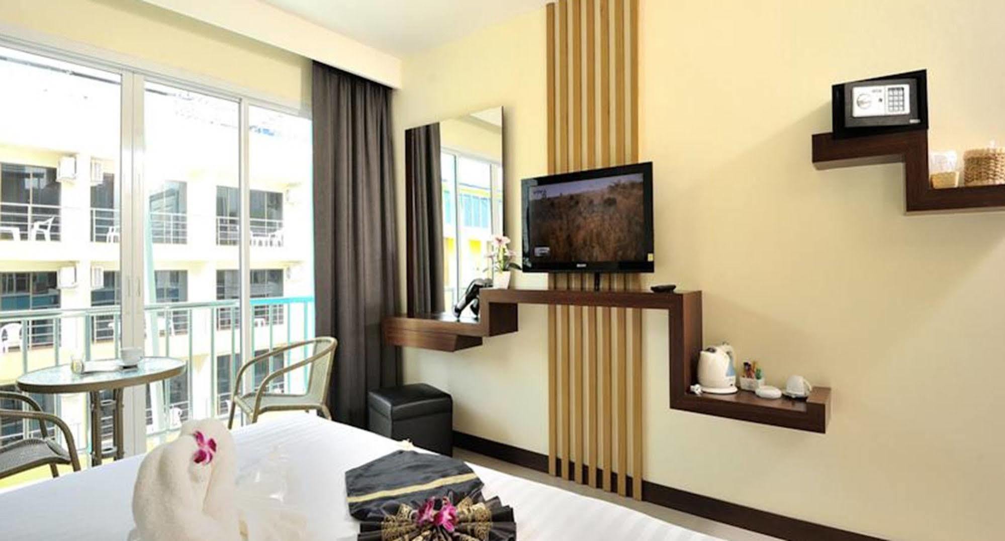 Pimrada Hotel Patong Exterior foto